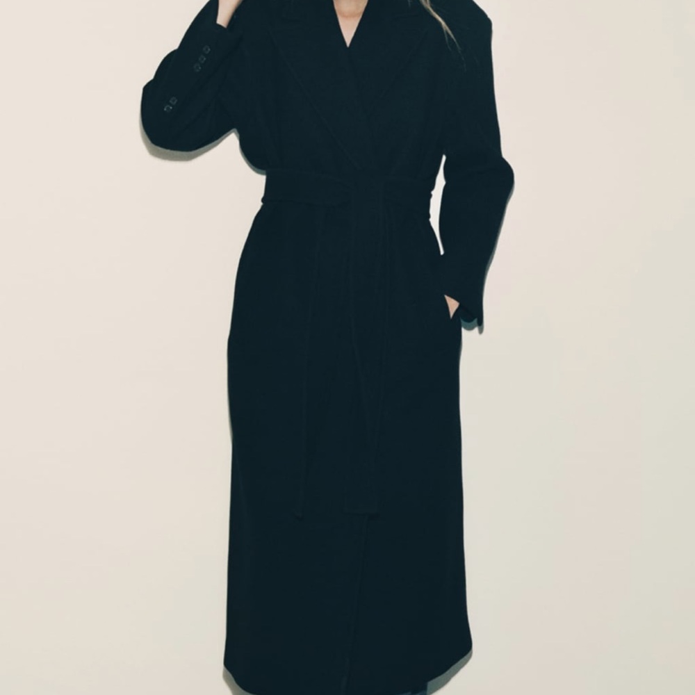 NWT ZARA BELTED WOOL BLEND COAT
LIMITED EDITION M BLOGGERS FAV❤️